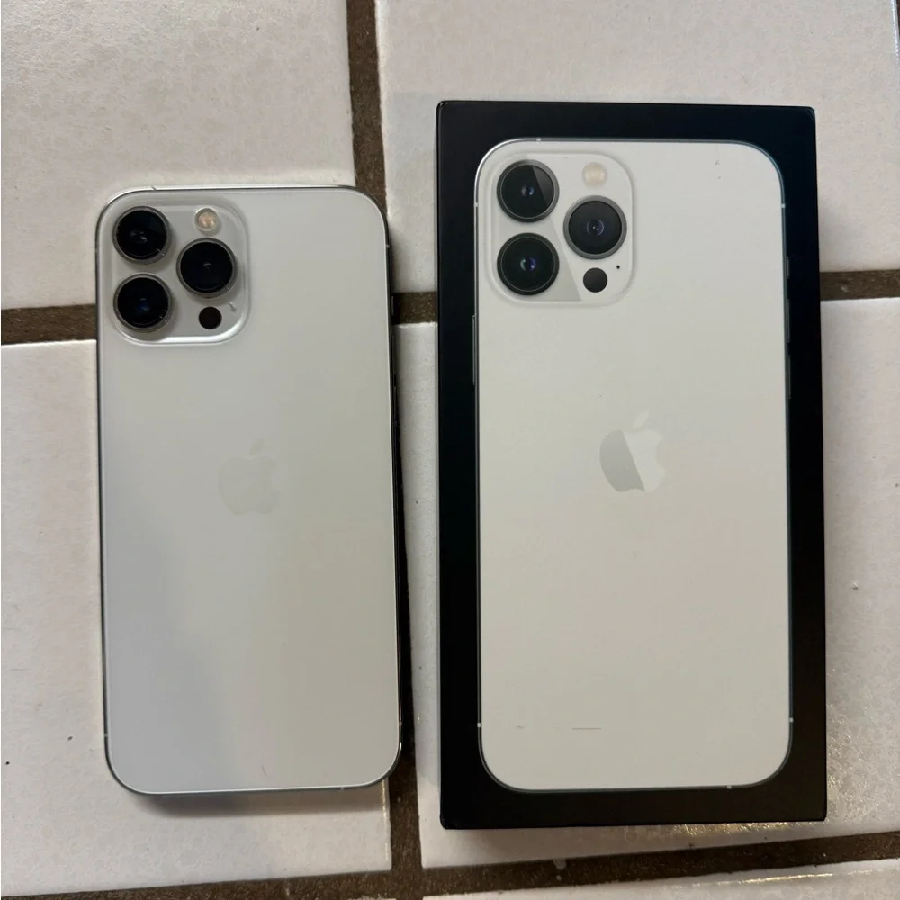 White IPhone 13 Pro Max